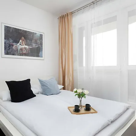 Stylish Air Conditioned With Balcony And View Katowice