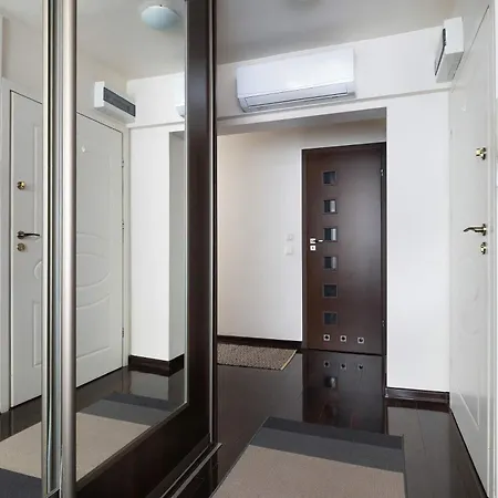 アパート Stylish Air Conditioned With Balcony And View By Renters